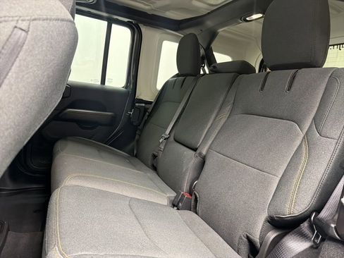 Used 2025 Jeep Wrangler Unlimited Sahara image 5