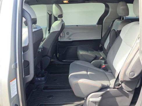 Used 2021 Toyota Sienna XSE image 14