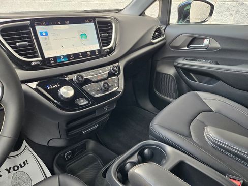 Used 2026 Chrysler Pacifica Select FWD image 23