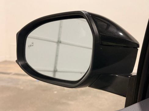 Used 2025 Toyota Prius LE FWD image 12