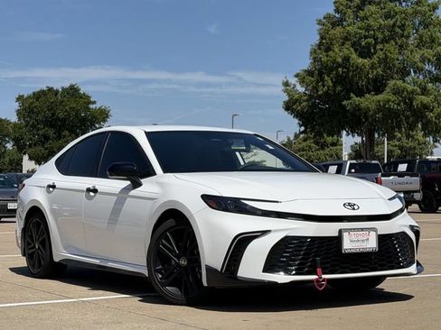 Used 2026 Toyota Camry Hybrid w/ Multimedia Upgrade Package FWD image 2