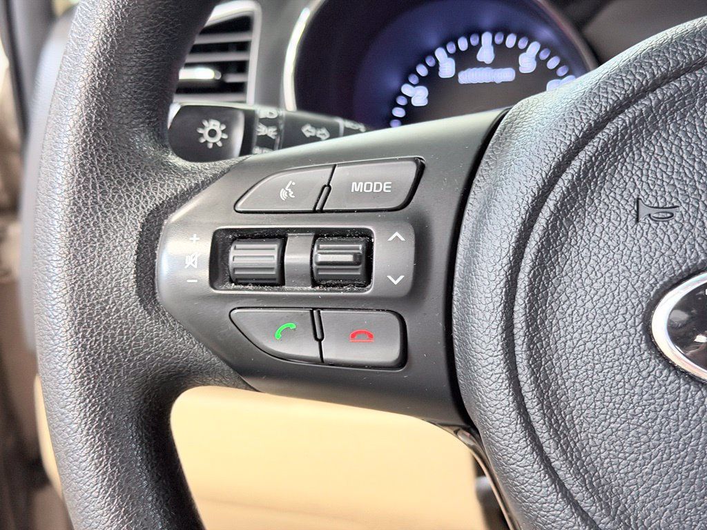 Used 2017 Kia Sedona LX FWD image 45