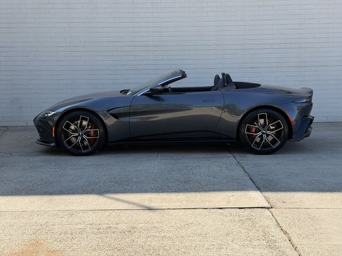 Used 2023 Aston Martin V8 Vantage Roadster RWD image 17