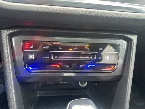 Used 2022 Volkswagen Tiguan SE image 11