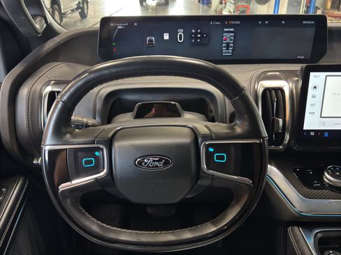 Used 2025 Ford Expedition Max Platinum w/ Stealth Performance Package AWD/4WD image 28