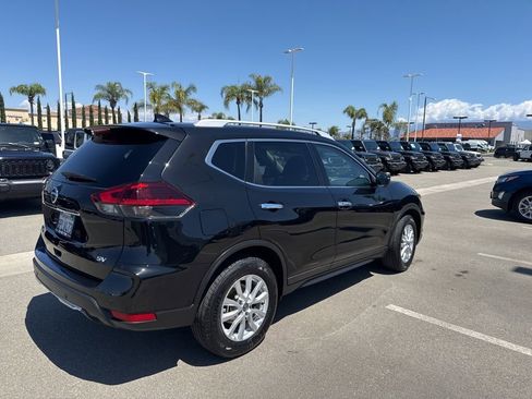 Used 2020 Nissan Rogue SV FWD image 8