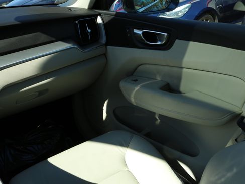 Used 2023 Volvo XC60 B5 Core w/ Protection Package Premier image 19