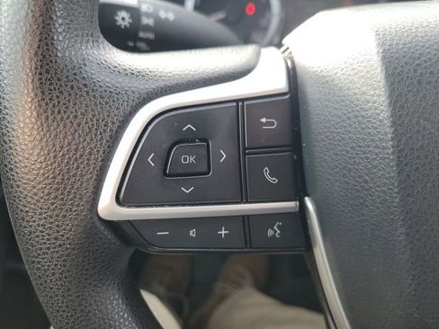 Used 2023 Toyota Highlander L image 12