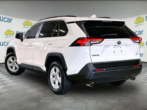 Used 2020 Toyota RAV4 LE w/ Carpet Mat Package AWD/4WD image 4