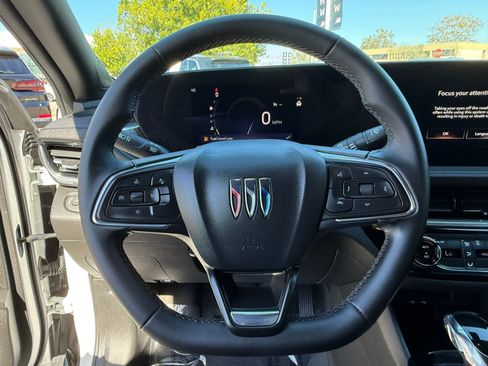 Used 2024 Buick Envista Sport Touring image 22