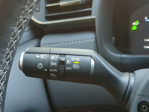 Used 2025 Lexus LX 600 4WD w/ Premium Package image 29