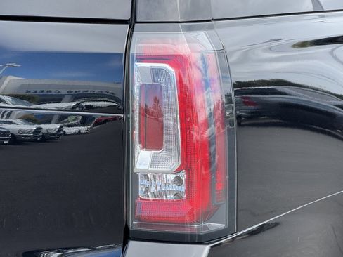 Used 2019 GMC Yukon XL Denali w/ Denali Ultimate Package AWD/4WD image 12