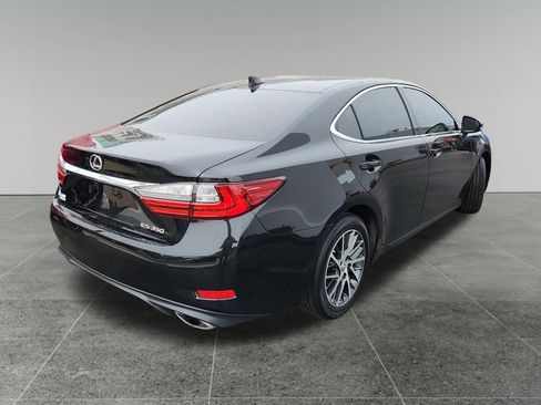 Used 2017 Lexus ES 350 w/ Luxury Package FWD image 7