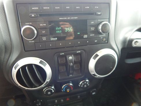 Used 2014 Jeep Wrangler Unlimited Sahara AWD/4WD image 27