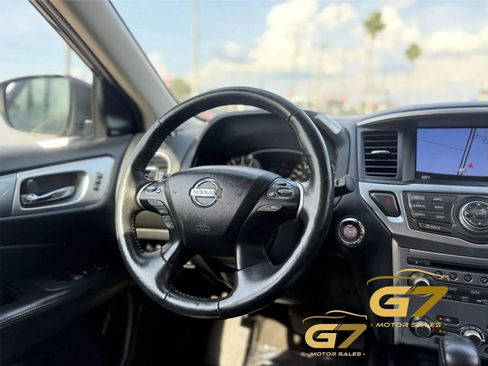 Used 2018 Nissan Pathfinder SL w/ Midnight Edition Package FWD image 18