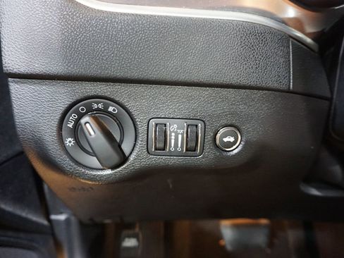 Used 2022 Dodge Charger SXT w/ Blacktop Package image 4