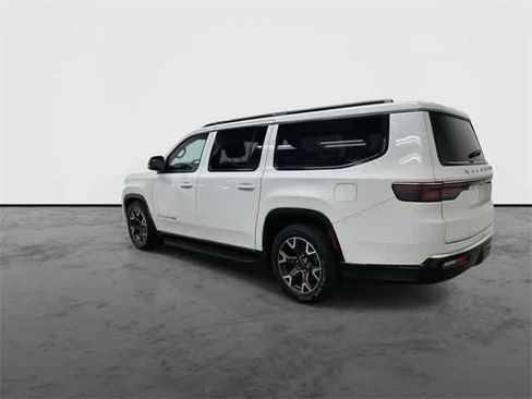 Used 2023 Jeep Wagoneer L Series III w/ Preferred Equipment Group image 9