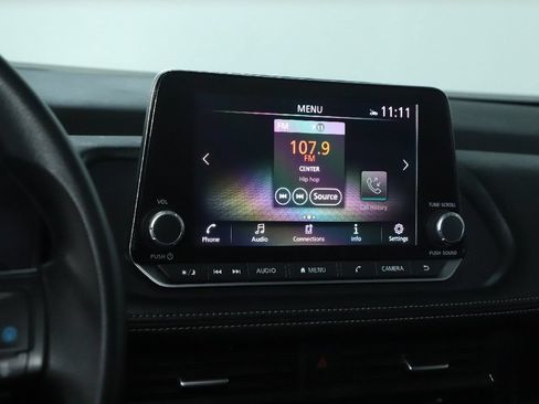 Used 2024 Nissan Rogue SV FWD image 25