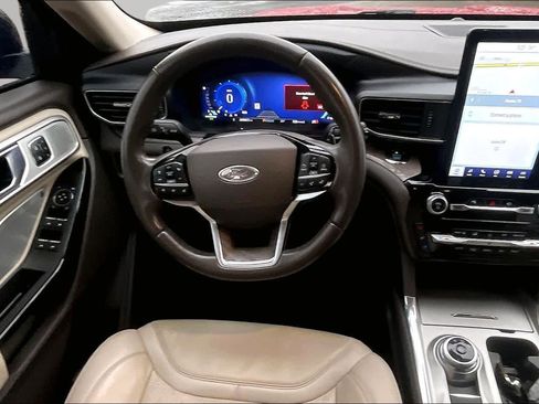 Used 2021 Ford Explorer Platinum w/ Premium Technology Package RWD image 6