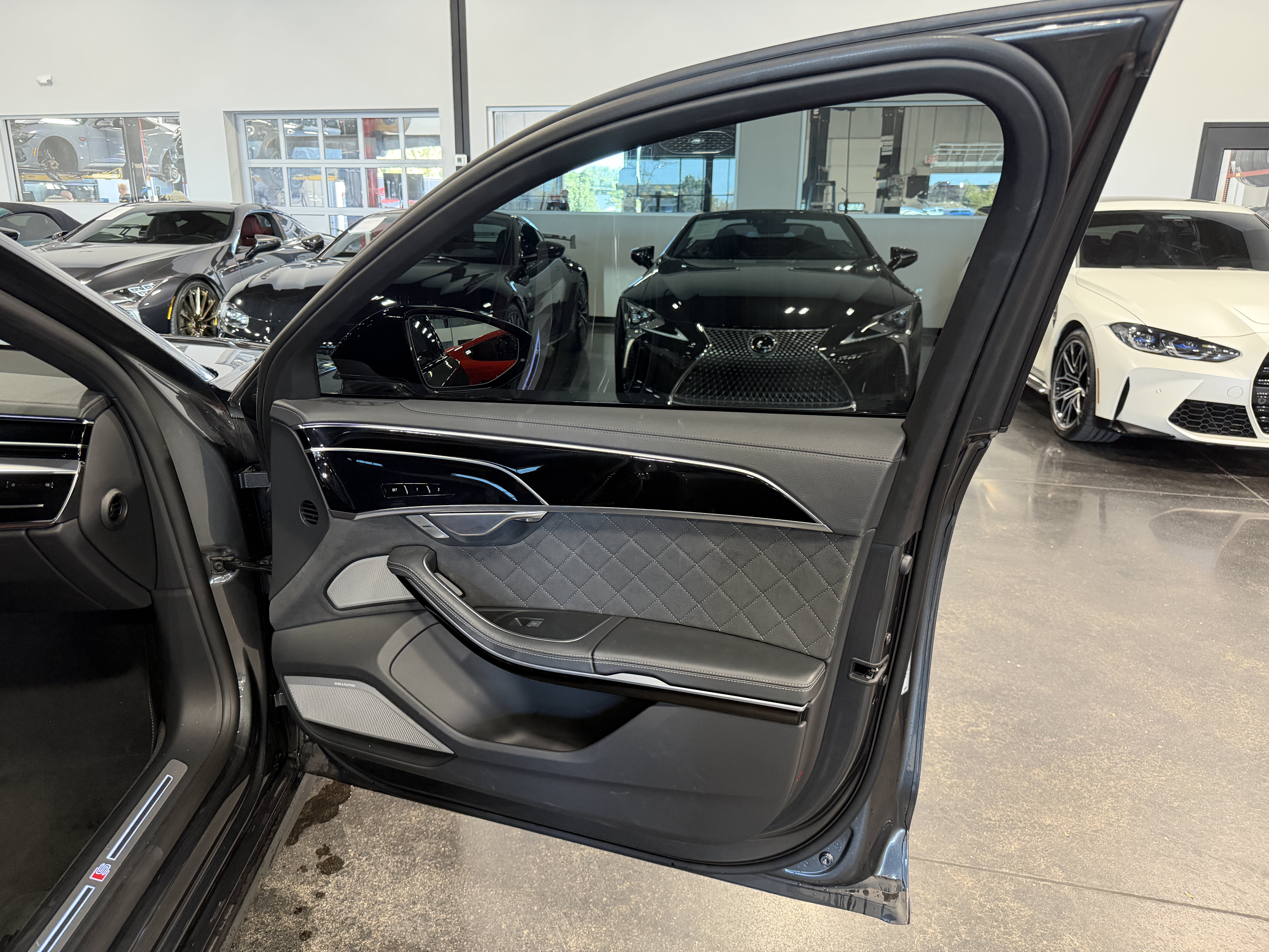 Used 2024 Audi S8 AWD/4WD image 16