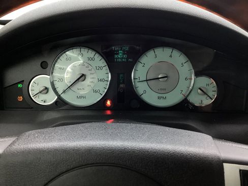 Used 2009 Chrysler 300 C image 32