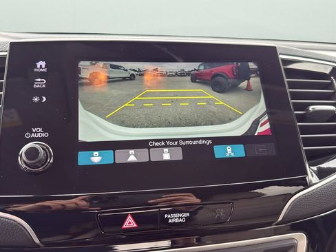 Used 2021 Honda Pilot Touring image 18