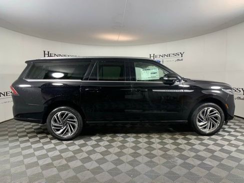 New 2025 Lincoln Navigator L Reserve image 9