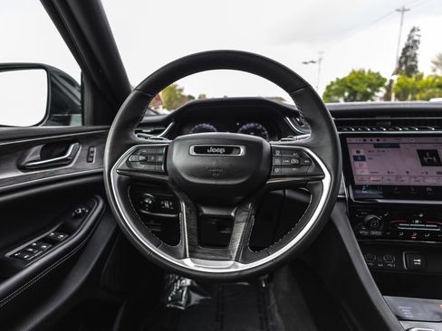 Used 2024 Jeep Grand Cherokee Limited AWD/4WD image 28
