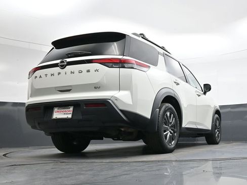 Used 2022 Nissan Pathfinder SV image 40
