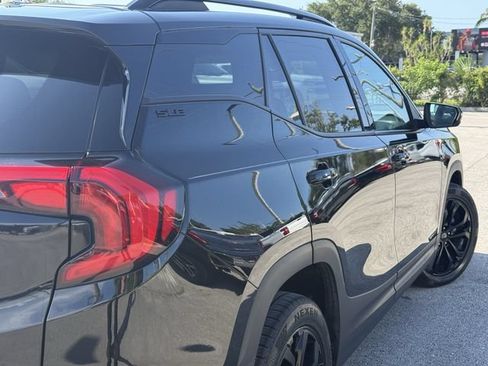 Used 2021 GMC Terrain SLE w/ Driver Convenience Package FWD image 7