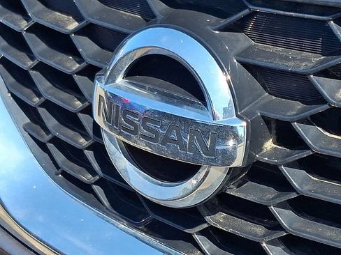 Used 2019 Nissan Sentra SV w/ Special Edition Package FWD image 4
