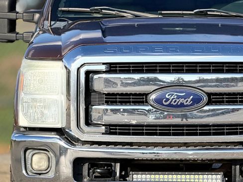 Used 2011 Ford F250 Lariat w/ Lariat Interior Pkg image 11