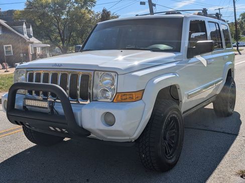 Used 2010 Jeep Commander Sport w/ Sun/Sound Group image 9