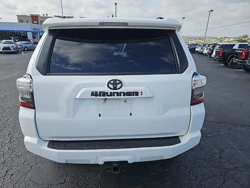Used 2022 Toyota 4Runner SR5 Premium w/ Moonroof Package AWD/4WD image 8