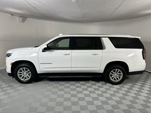 Used 2022 Chevrolet Suburban LT RWD image 5