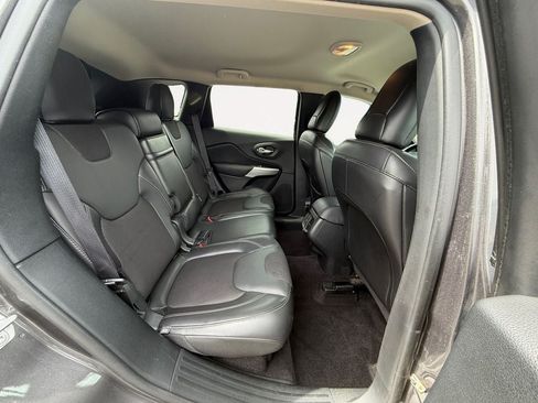 Used 2018 Jeep Cherokee Latitude Plus w/ Comfort/Convenience Group AWD/4WD image 23