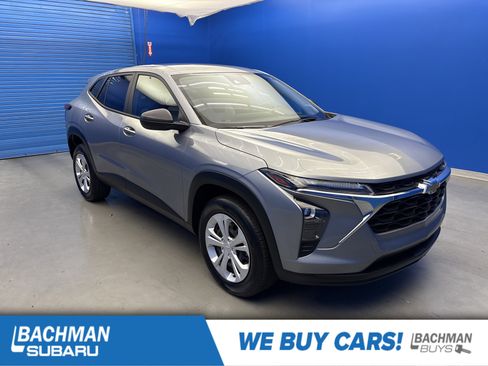 Used 2024 Chevrolet Trax LS image 1
