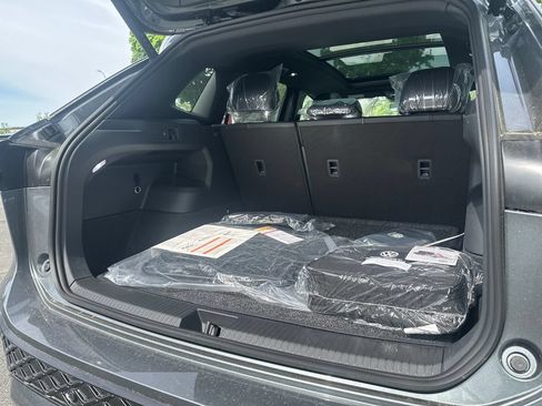 New 2026 Volkswagen Tiguan SE R-Line AWD/4WD image 19