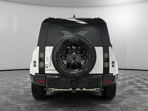 New 2026 Land Rover Defender 110 S image 4