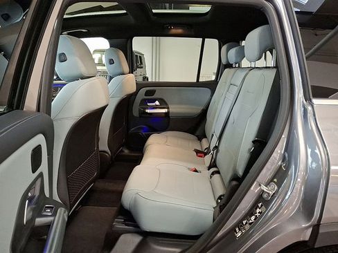 Used 2026 Mercedes-Benz GLB 250 4MATIC image 8