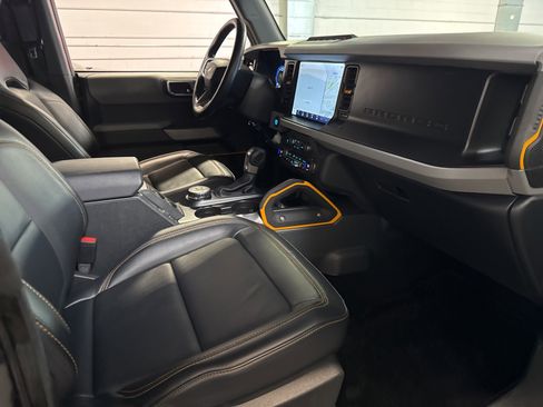 Used 2023 Ford Bronco Badlands image 27