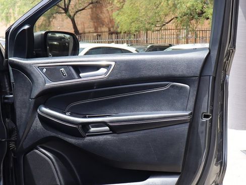 Used 2020 Ford Edge Titanium FWD image 34