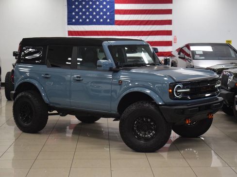 Used 2023 Ford Bronco Outer Banks image 2