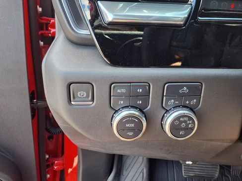 Used 2024 GMC Sierra 1500 Elevation image 21