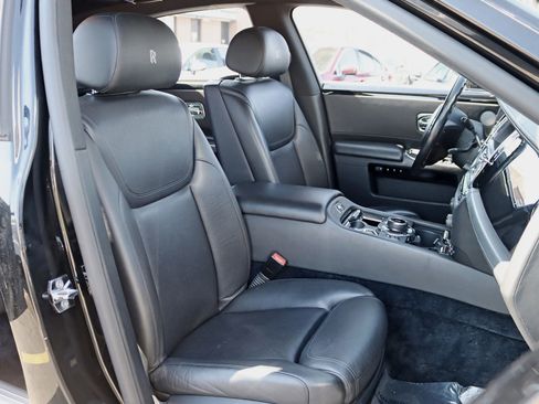 Used 2015 Rolls-Royce Ghost RWD image 36