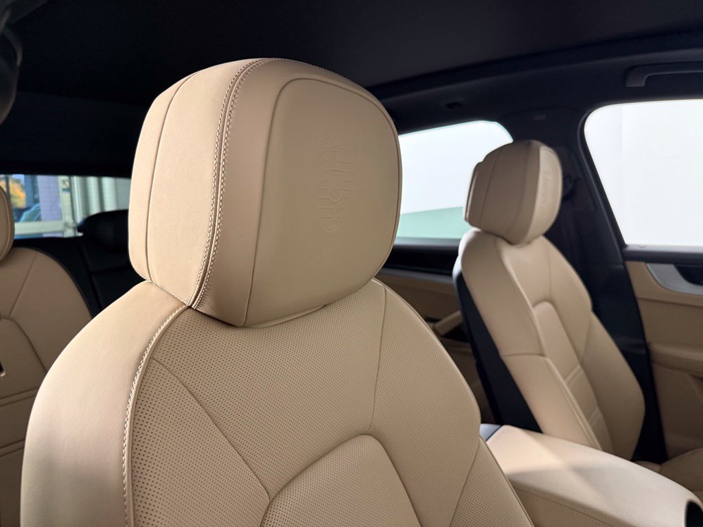 Certified 2024 Porsche Cayenne AWD/4WD image 18
