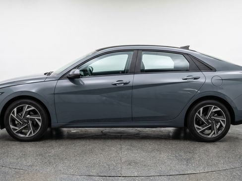 Used 2025 Hyundai Elantra SEL FWD image 5