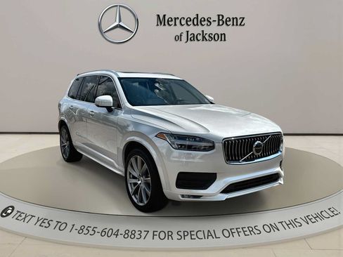Used 2022 Volvo XC90 T5 Momentum w/ Climate Package FWD image 2