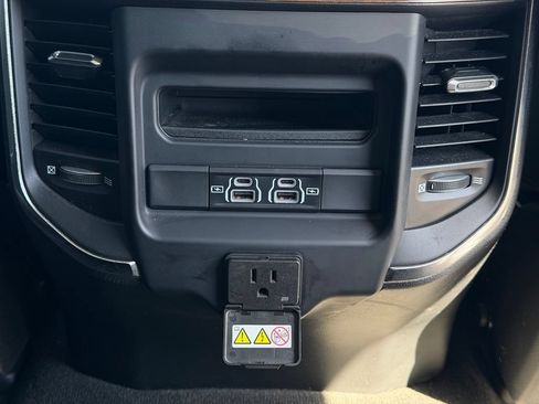 Used 2022 RAM 1500 Laramie AWD/4WD image 15