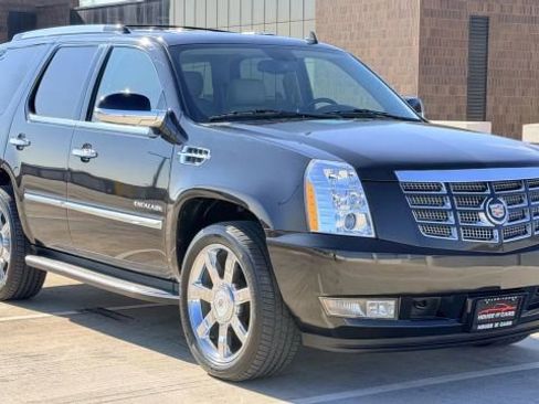 Used 2012 Cadillac Escalade Luxury image 5